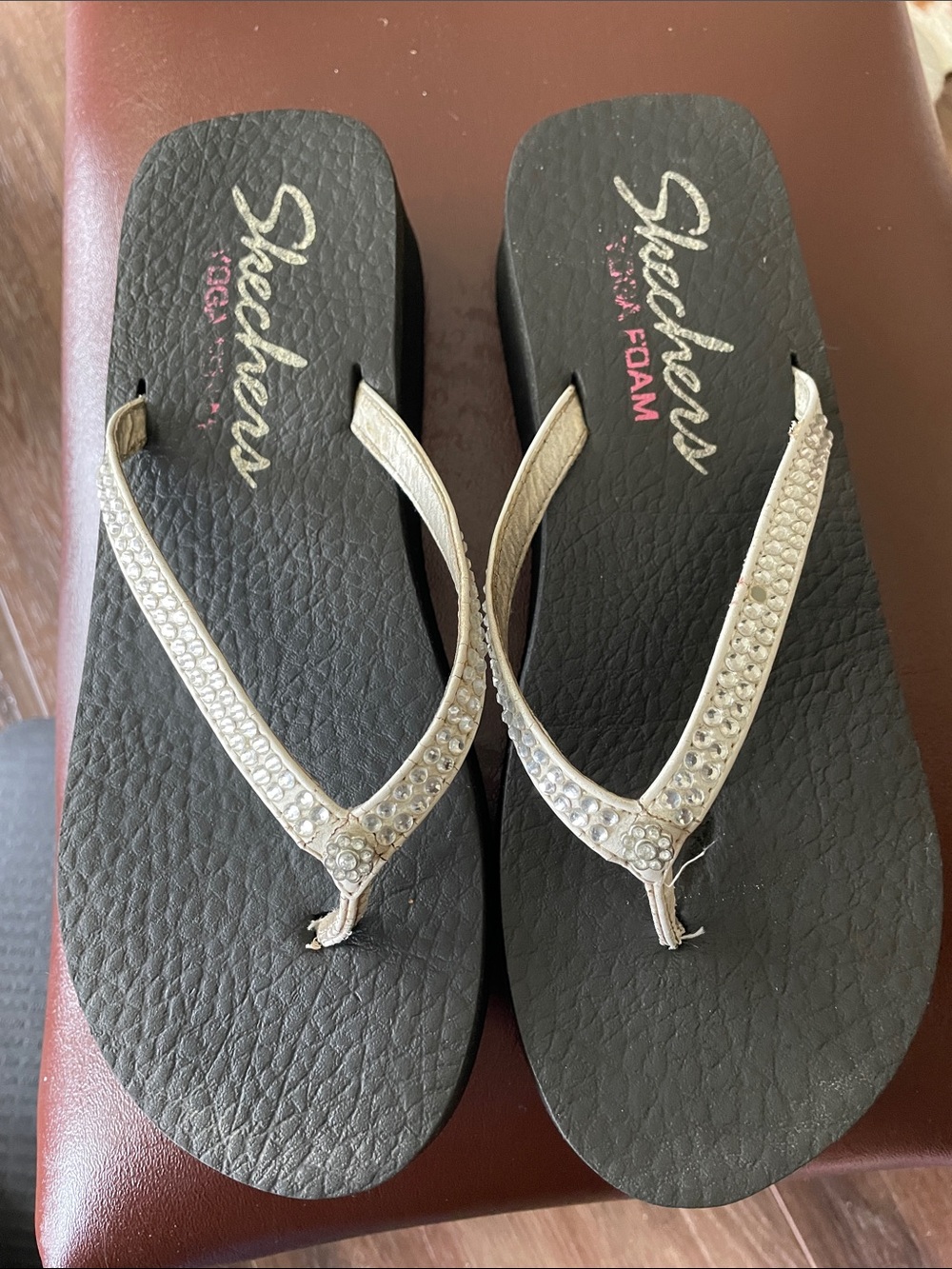 Skechers Black Foam Sandals with Rhinestones Yoga Foam Flip Flops 9.5
